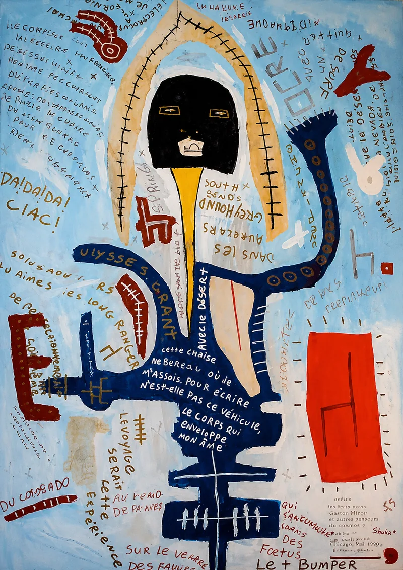 Figure masquée couverte d’inscriptions, rectangle rouge, fond clair griffonné